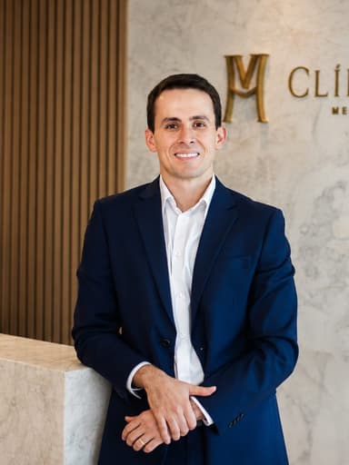 Dr. Victor Hugo, cirurgião vascular em Fortaleza que atende pacientes de Caucaia